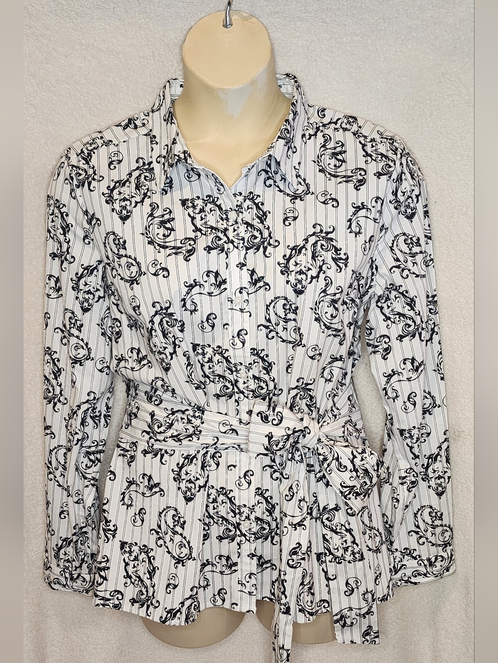 Liz Claiborne White and Black Printed Tie-Waist Button-Down Shirt